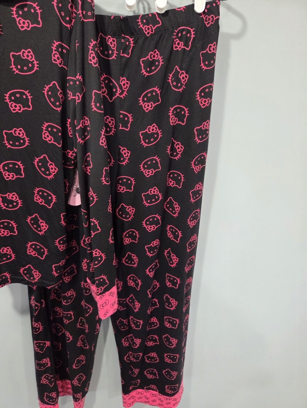 Hello Kitty New With Tags Pajama Set Large - Picture 2 of 7